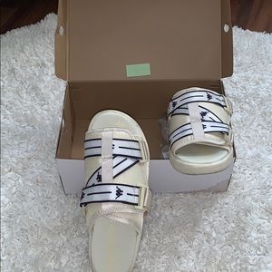Men’s authentic Kappa slides